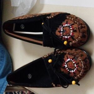 Women Moccasin Shoes  NWOT  Size 6W